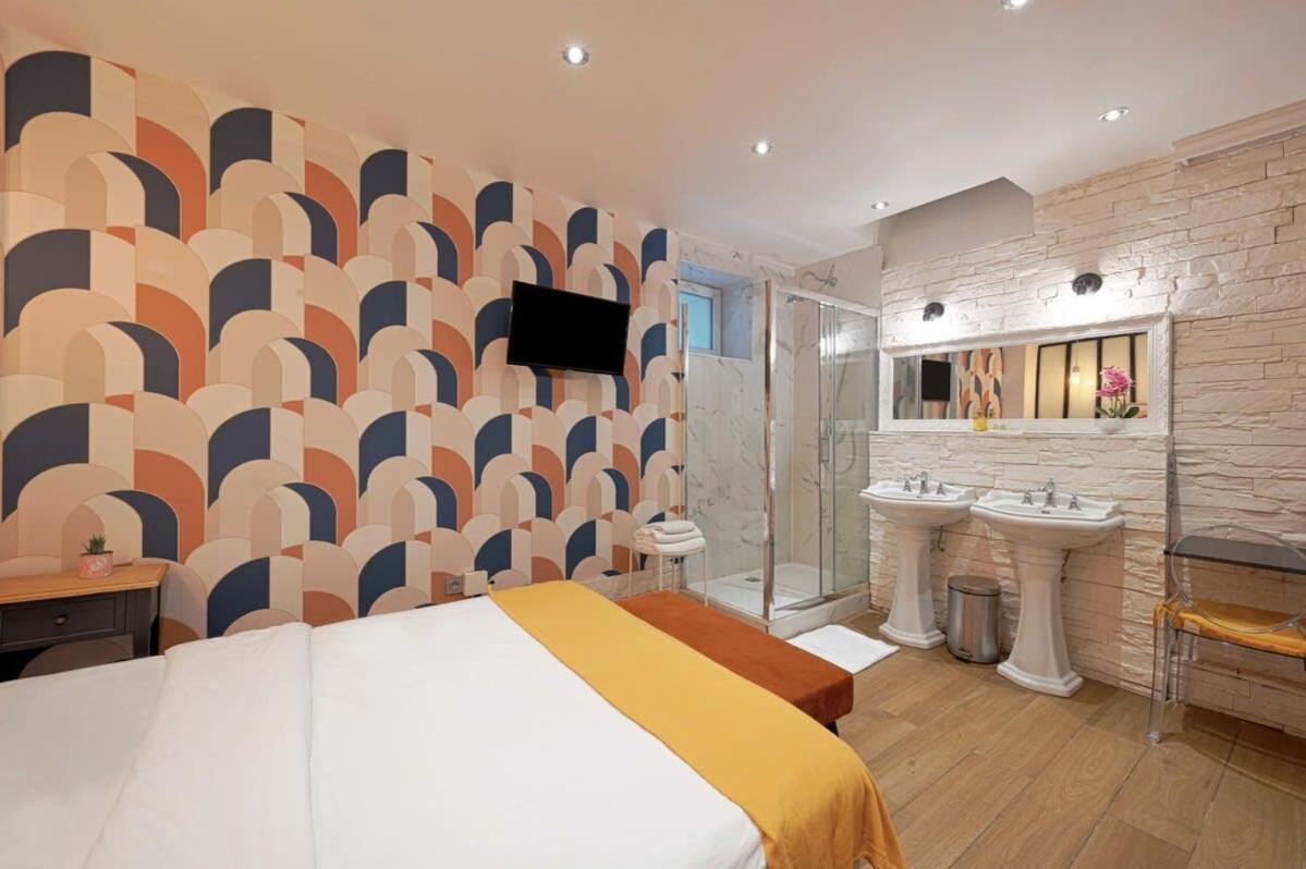 Beautiful And Cosy Small Well Located Paris