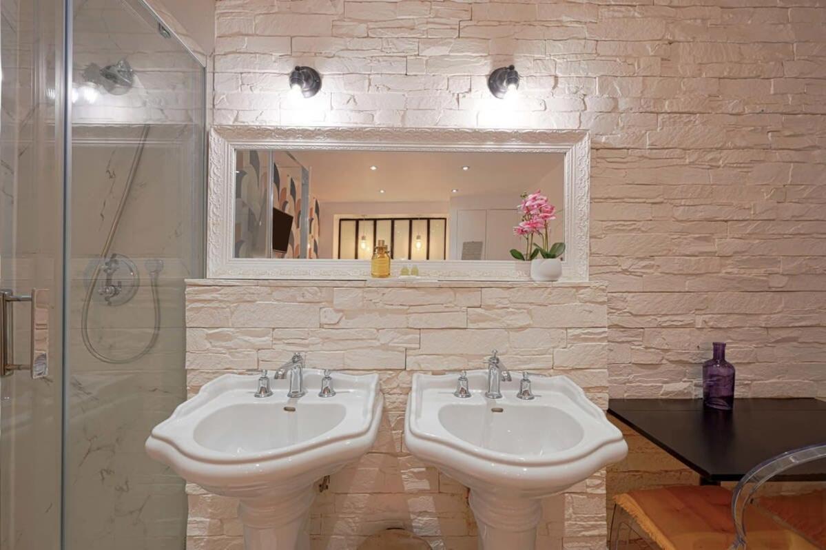 Beautiful And Cosy Small Well Located *